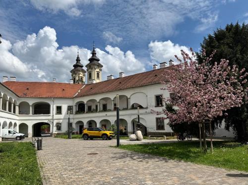 Forst Ház Apartman — 4-Star Luxury Hotel in Eger, Hungary