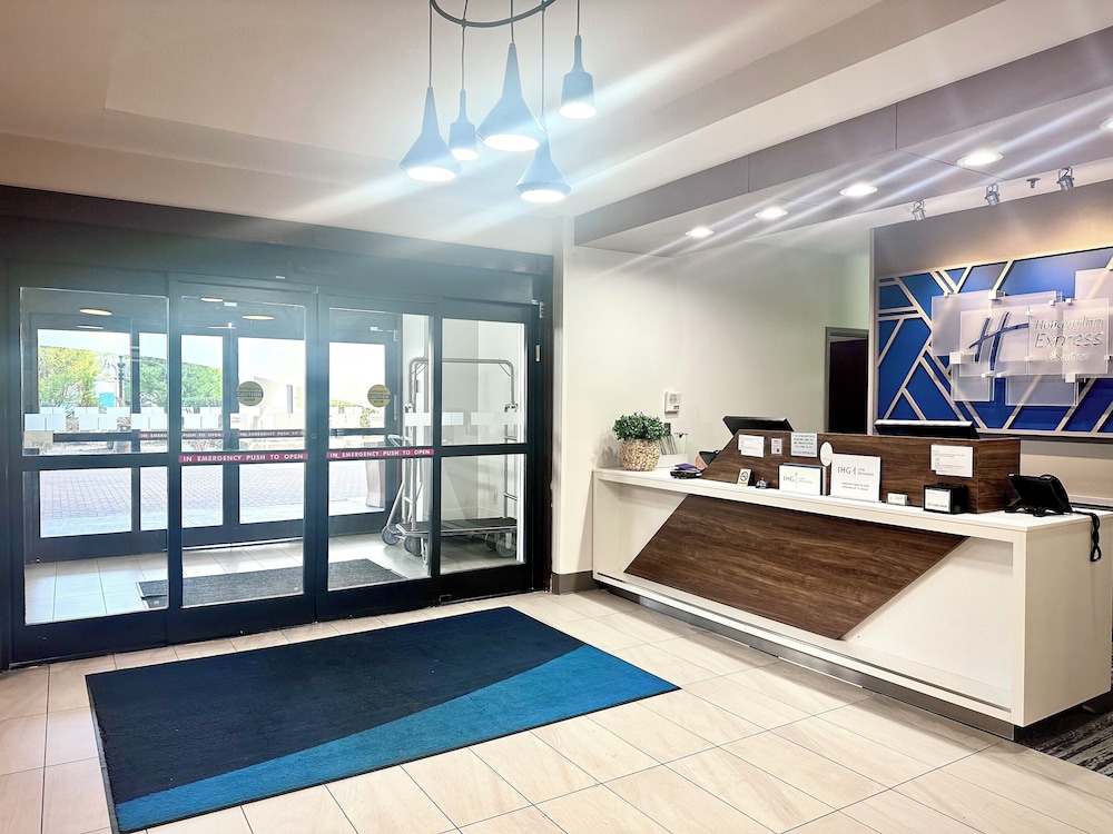Holiday Inn Express Hotel & Suites Hinesville East Fort Stewart - photo 2
