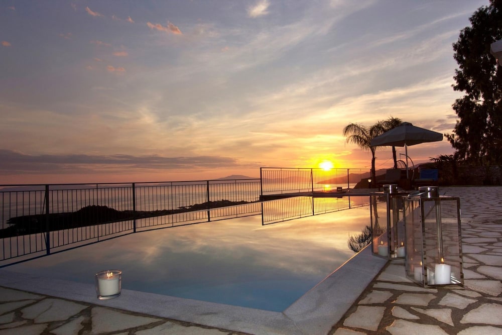 Aspasia Villa by Elrin Villas Mani — 4-Star Luxury Hotel in Kardamyli, Greece