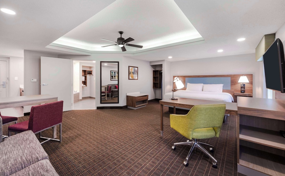 Hampton Inn & Suites Burlington NC - photo 9