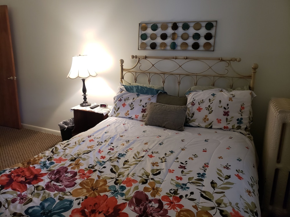 The Colonial Motel - photo 23