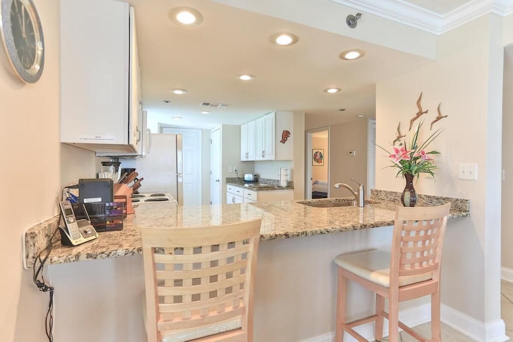 Destin Towers 143 Beach Front 2BR - photo 12