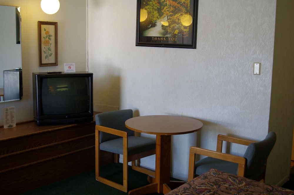 Rainbow Motel Hastings - photo 15