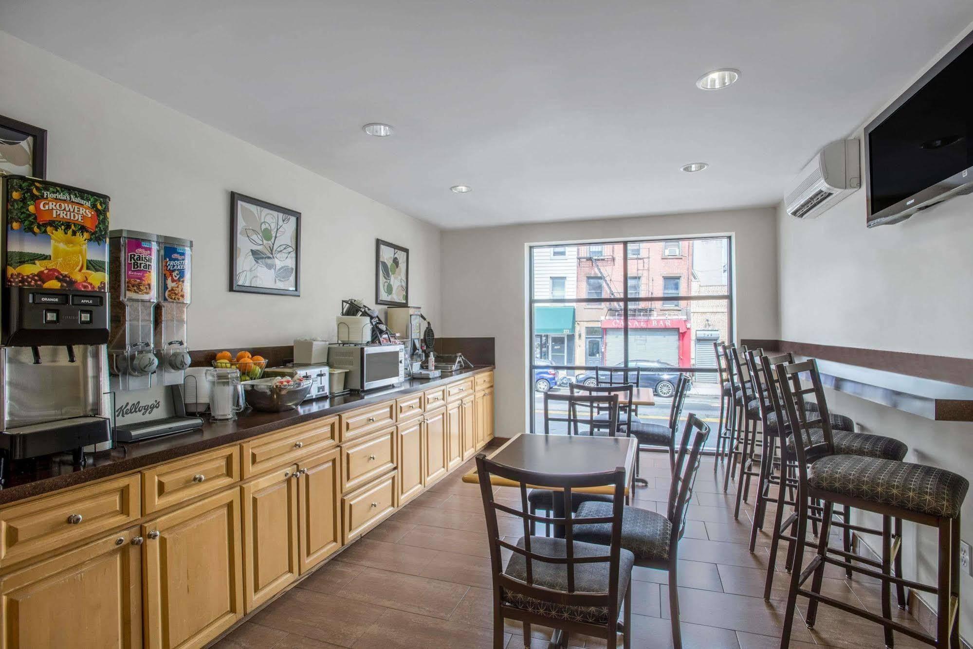 Super 8 By Wyndham Brooklyn Park Slope Hotel - photo 14