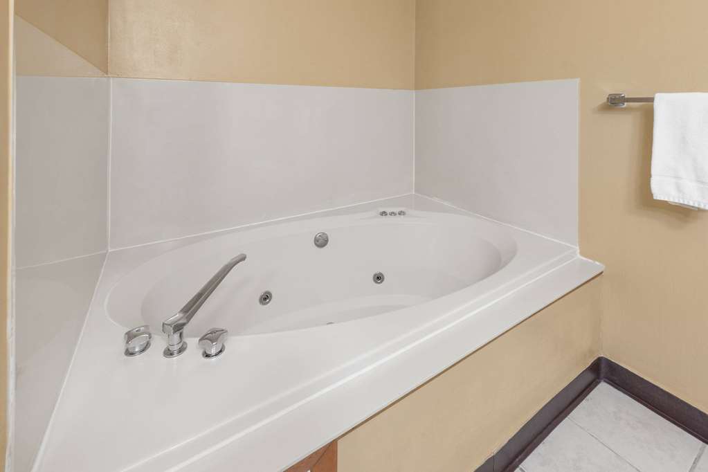 Days Inn by Wyndham Wauseon - photo 28