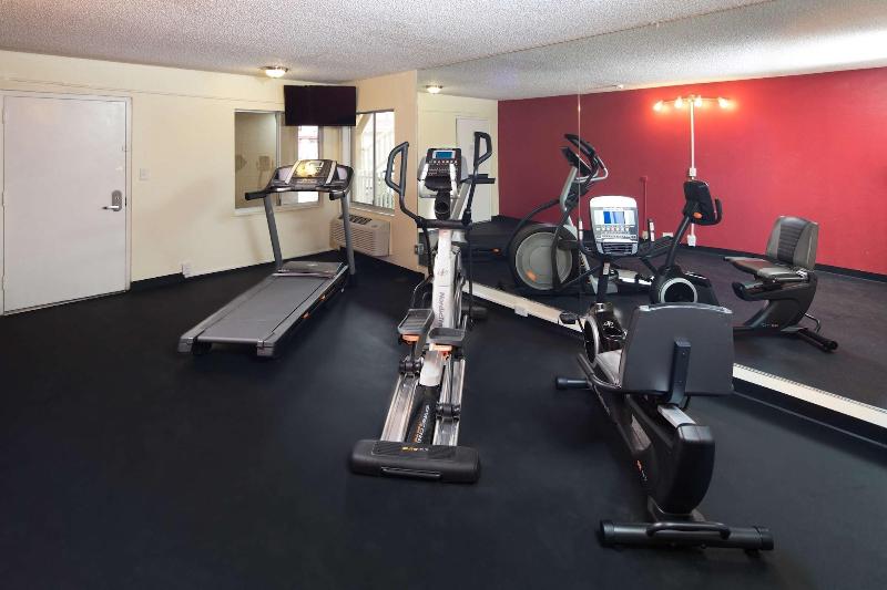 GuestPlace Inn & Suites - photo 18