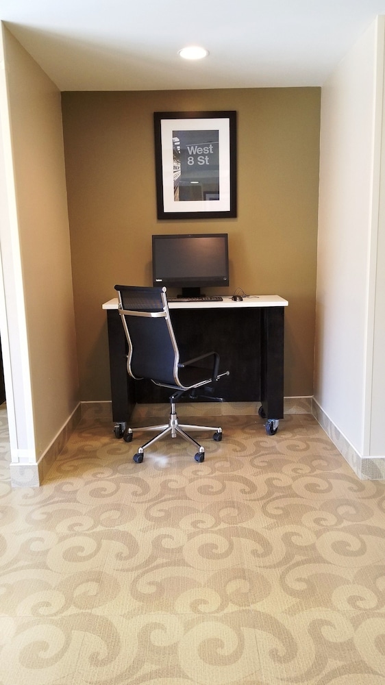 Days Inn by Wyndham Brooklyn Marine Park - photo 18
