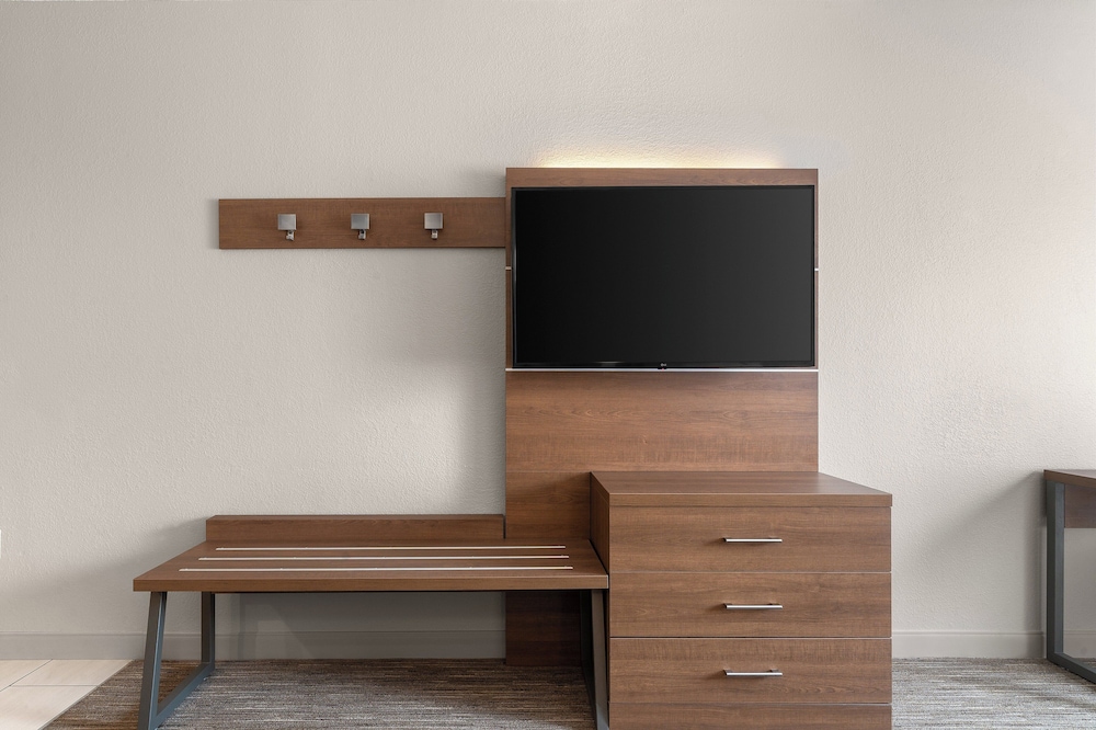 Holiday Inn Express Coralville by IHG - photo 15