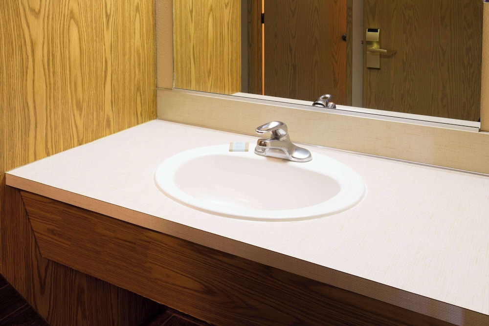 Travelodge by Wyndham East Portland Gresham - photo 4