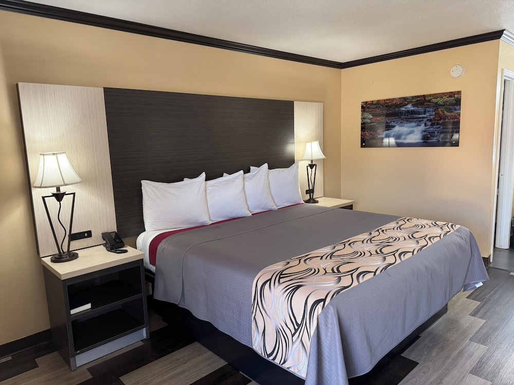 Regency 7 Motel in Fayetteville, United States