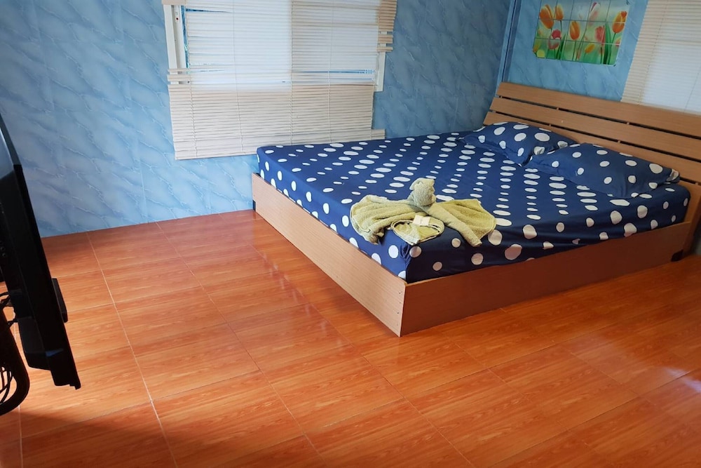 OYO 75352 Hotel Family House And Resort Phetchaburi in Tha Yang, Thailand