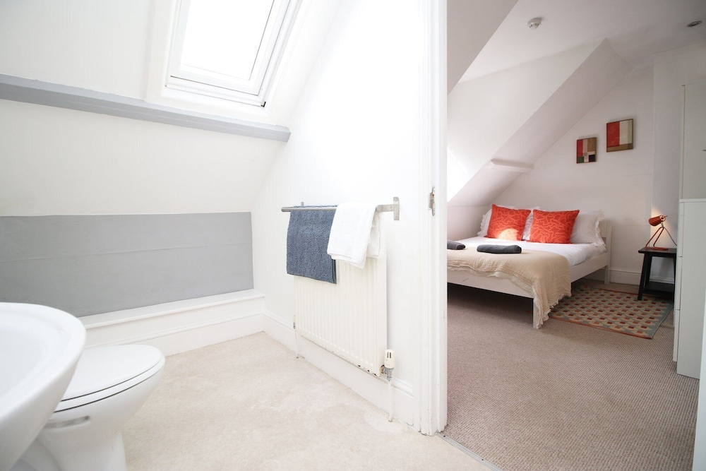 Stunning 3 Bed Home in Sandbanks — 4-Star Luxury Hotel in Poole, United Kingdom