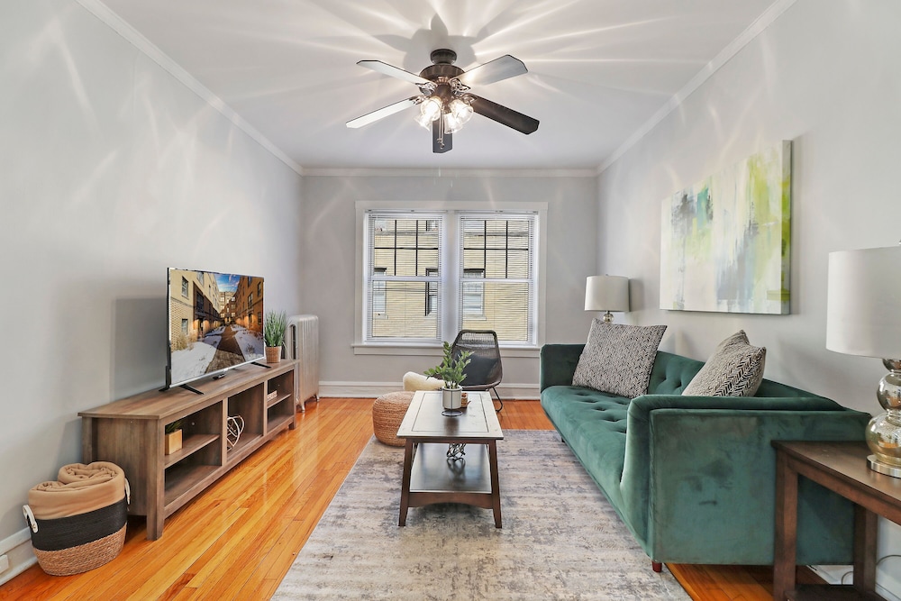 1BR Beautifully Furnished Apt with King sized Bed Marshfield W2 — 4-Star Luxury Hotel in Chicago, United States