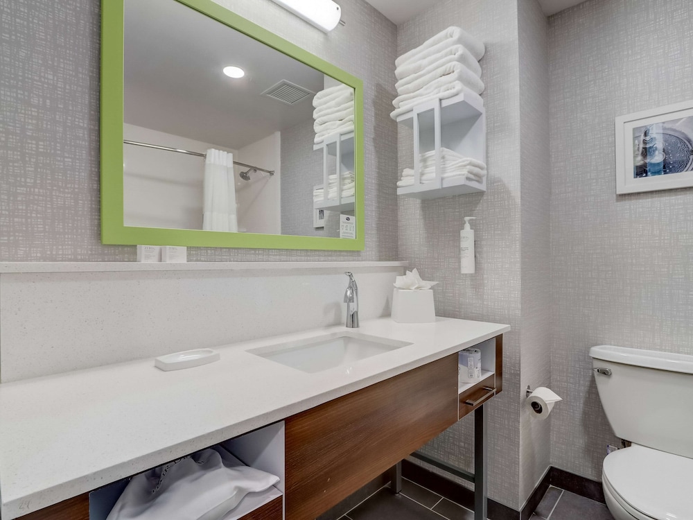Hampton Inn and Suites by Hilton Cincinnati Midtown Rookwood - photo 37