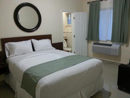 Belvedere Inn - photo 17