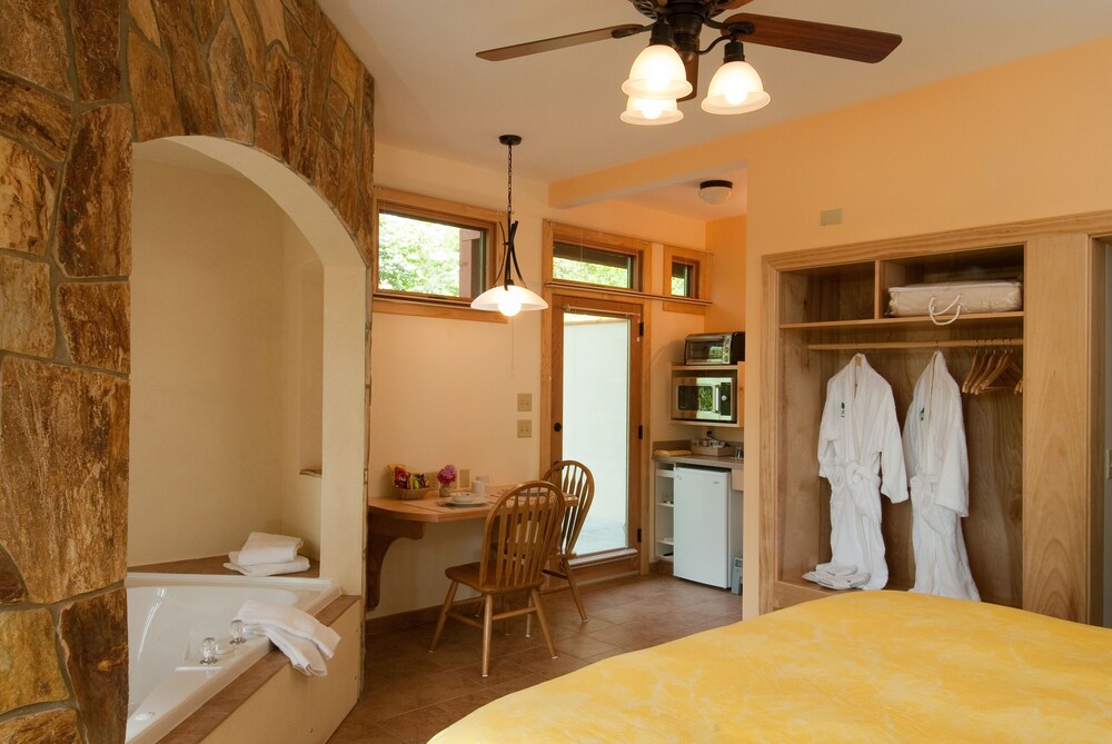 The Chalet Suites Boutique Hotel - photo 5