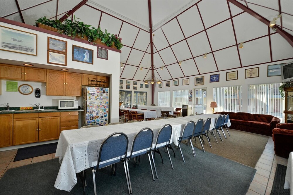 Americas Best Value Inn and Suites Lancaster - photo 25