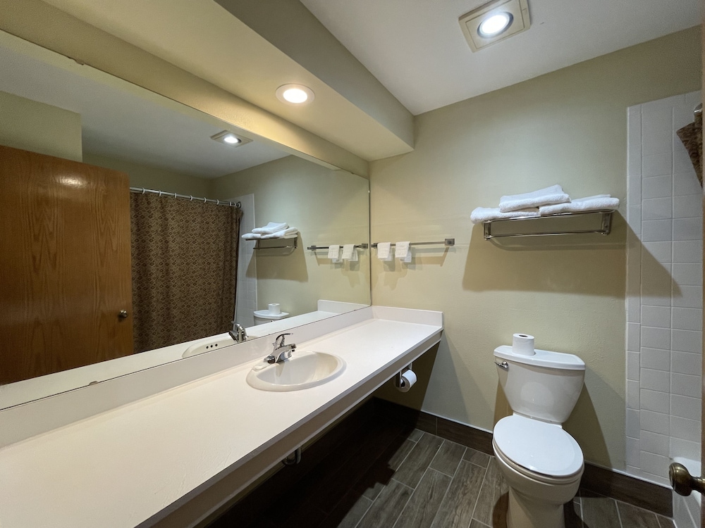 Campus Inn Motel - photo 11