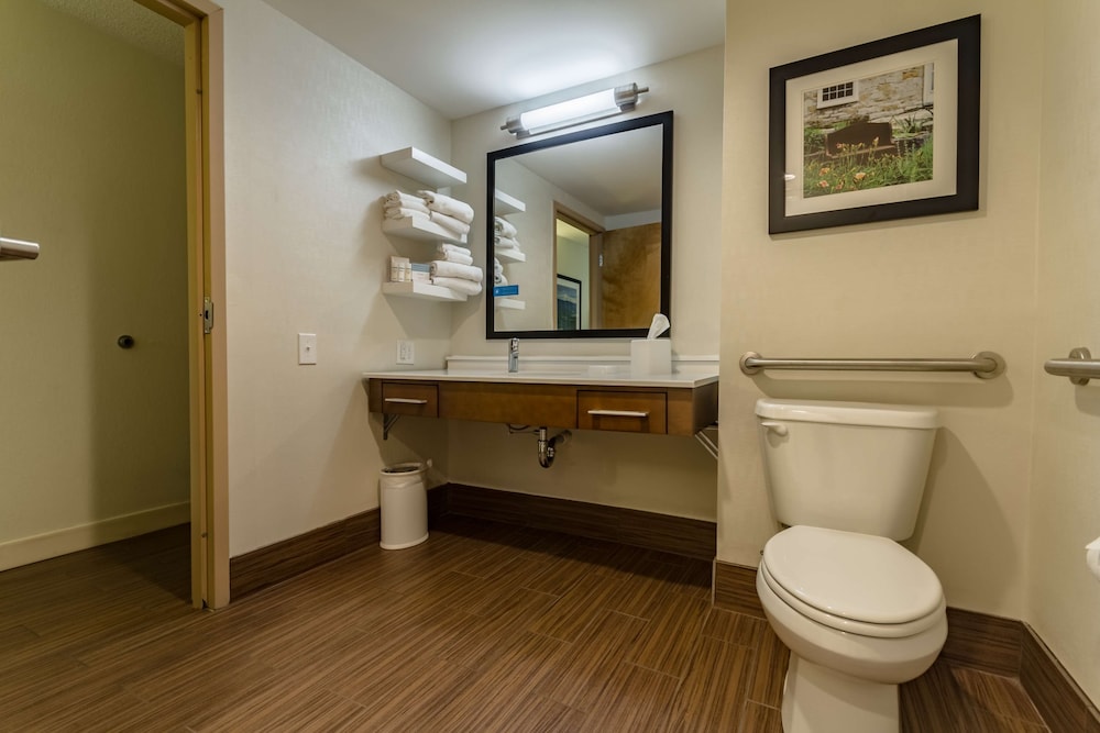 Hampton Inn Winchester University Mall Area - photo 17