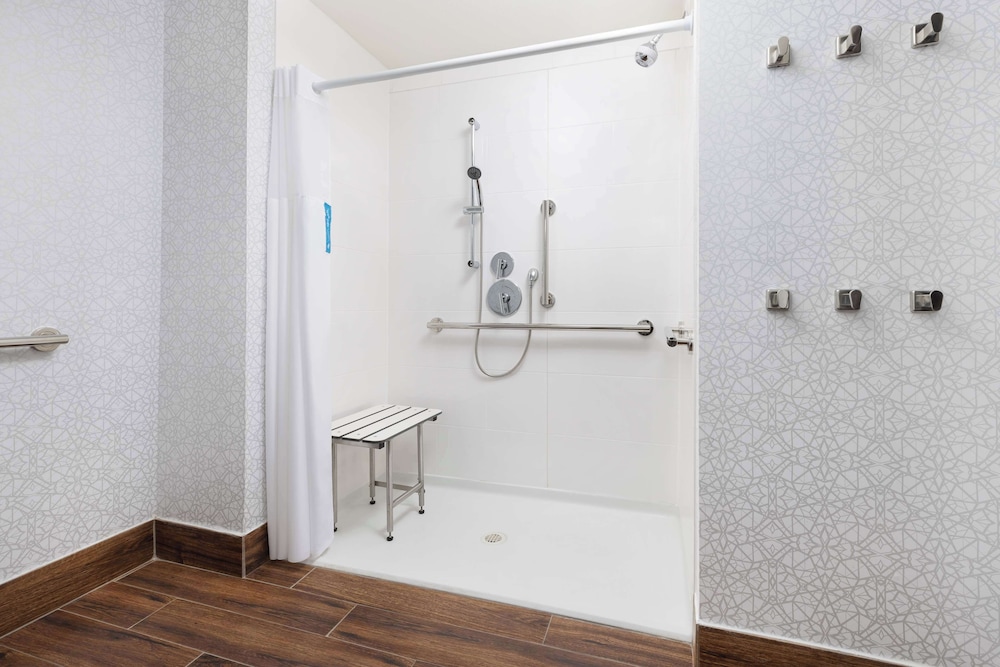 Hampton Inn Oakhurst Yosemite - photo 17
