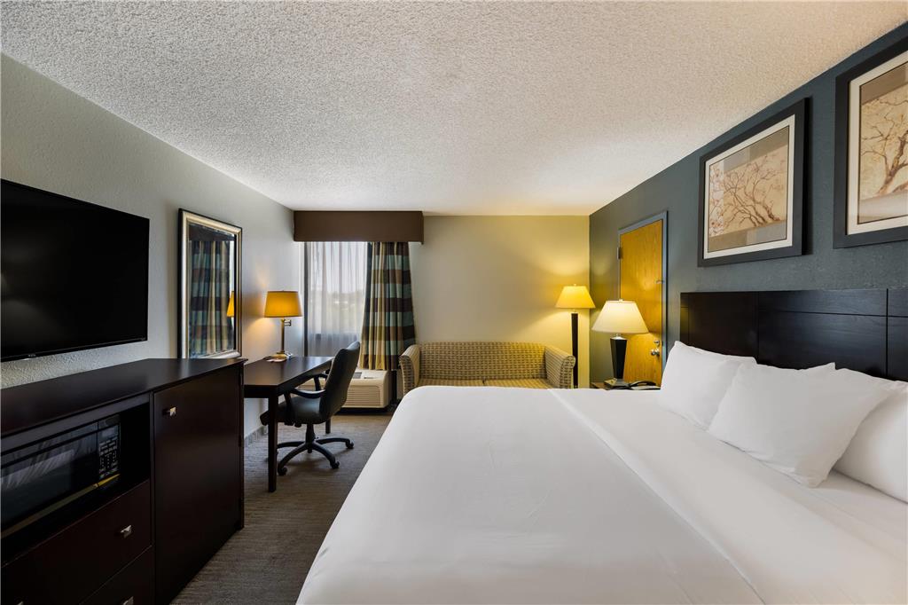 Clarion Hotel San Angelo near Convention Center - photo 11