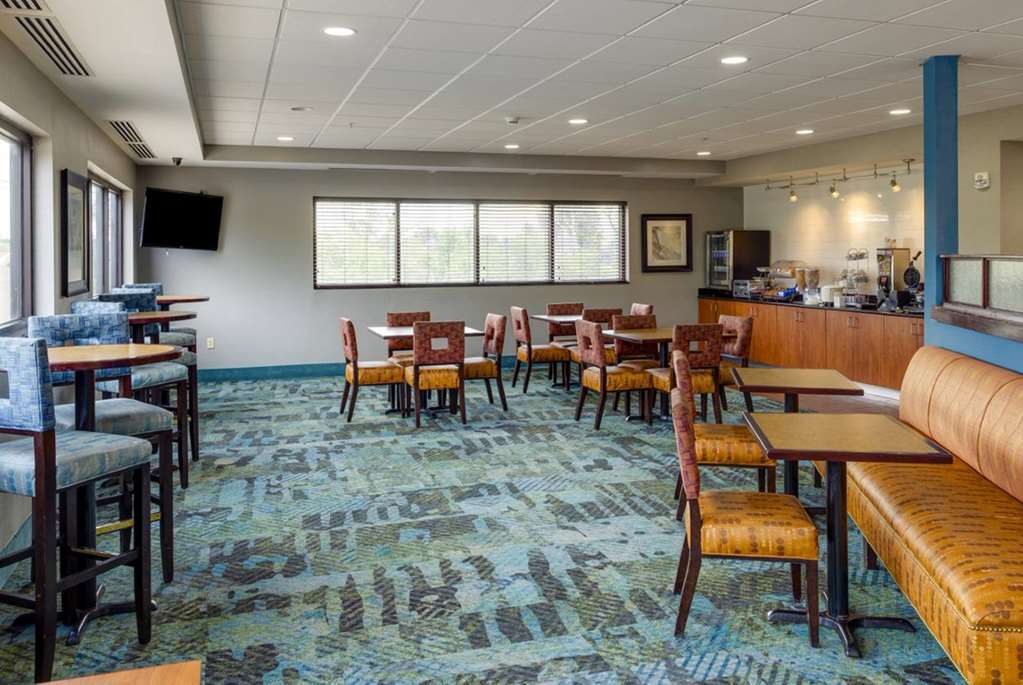 La Quinta Inn & Suites by Wyndham Edmond - photo 41