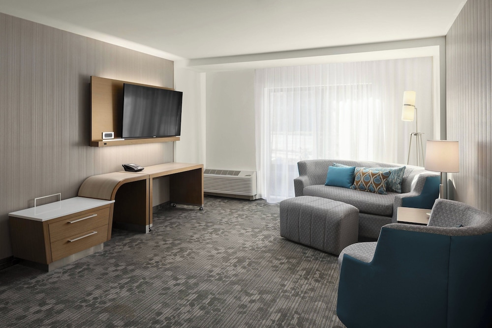 Courtyard By Marriott Seattle Northgate - photo 16