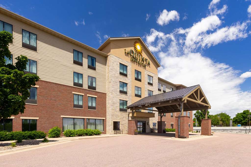 La Quinta Inn & Suites by Wyndham Sioux Falls - photo 5