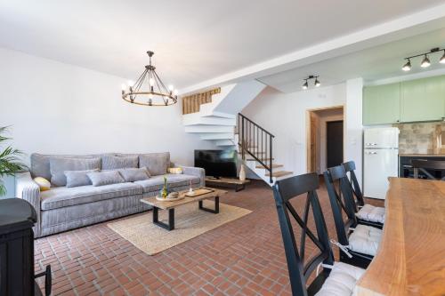 Łasko Wildlife Phototherapy 4 luksusowe klimatyzowane wille z dostępem do oddalonego o 5 min spacerem prywatnego terenu rekreacyjnego — 4-Star Luxury Hotel in Bierzwnik, Poland