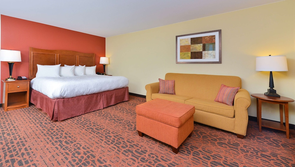 Hampton Inn Clinton IA - photo 30