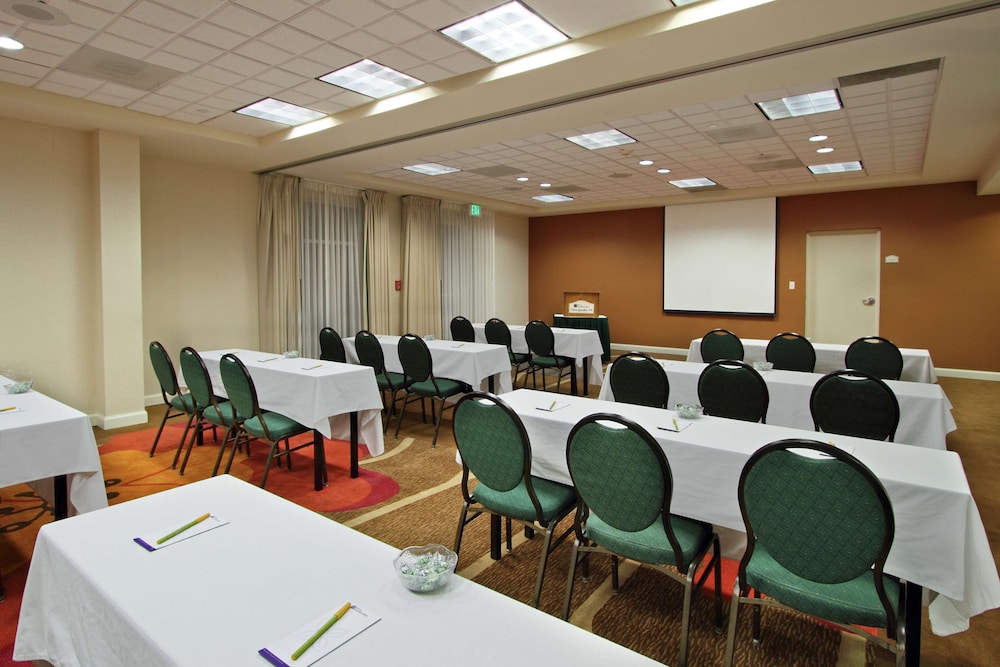Hilton Garden Inn Chesapeake Greenbrier - photo 19