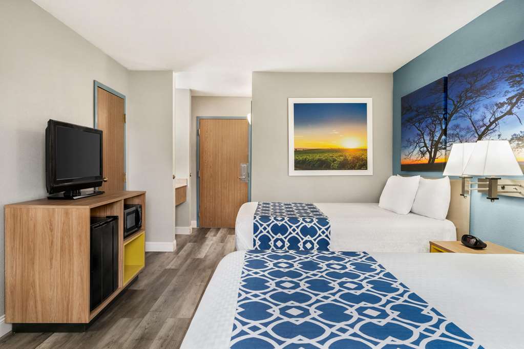 Days Inn by Wyndham Canastota Verona - photo 23