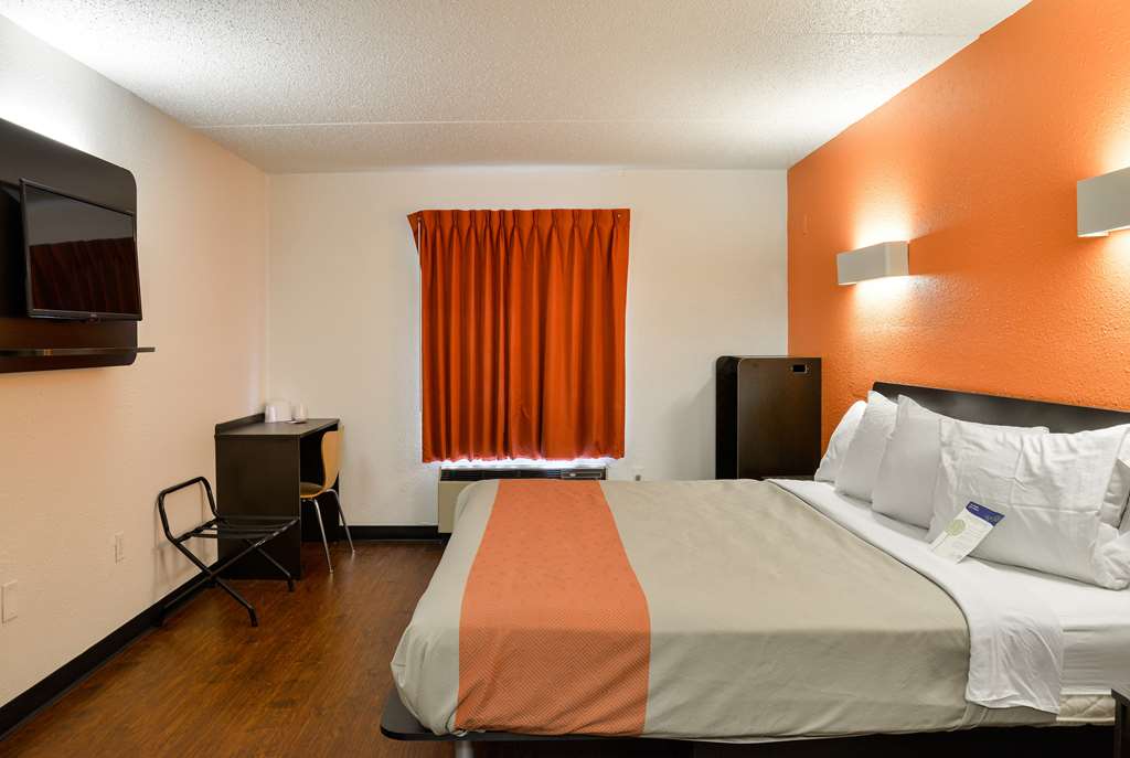 Motel 6 Toledo OH - photo 17