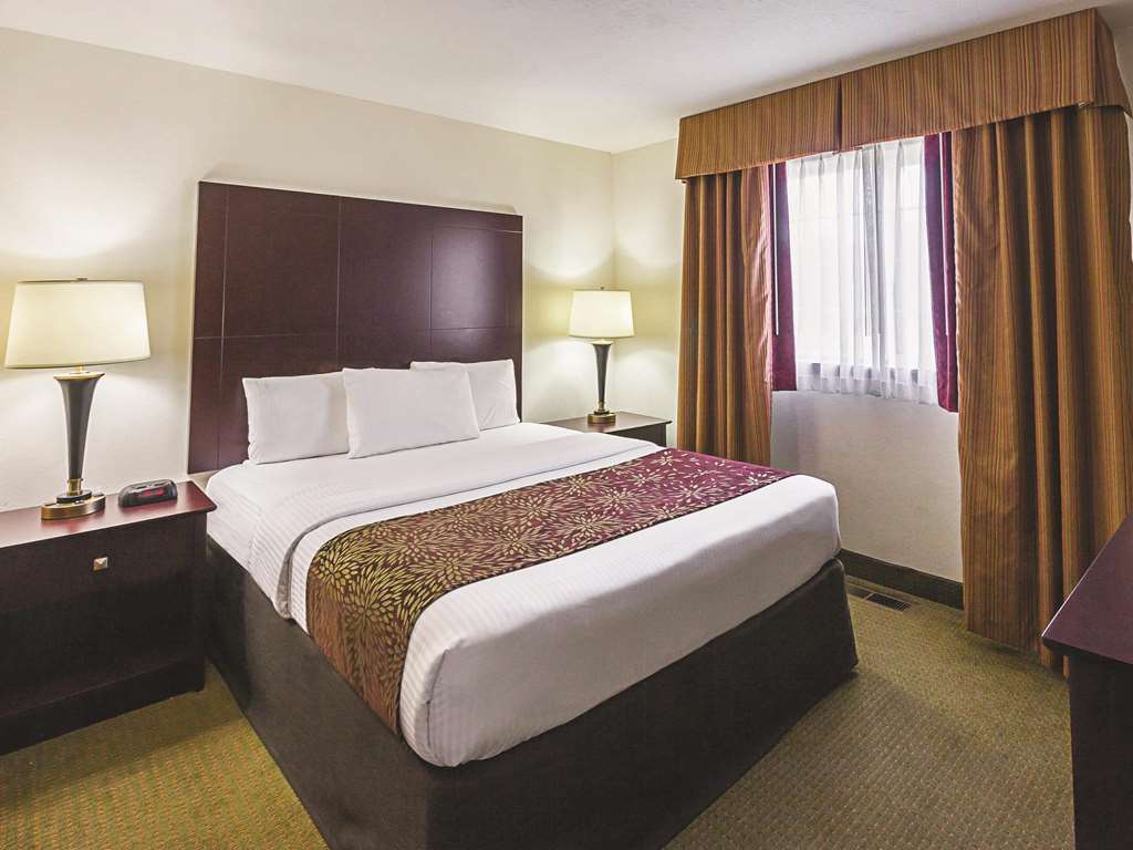 La Quinta Inn & Suites by Wyndham Woodburn - photo 25