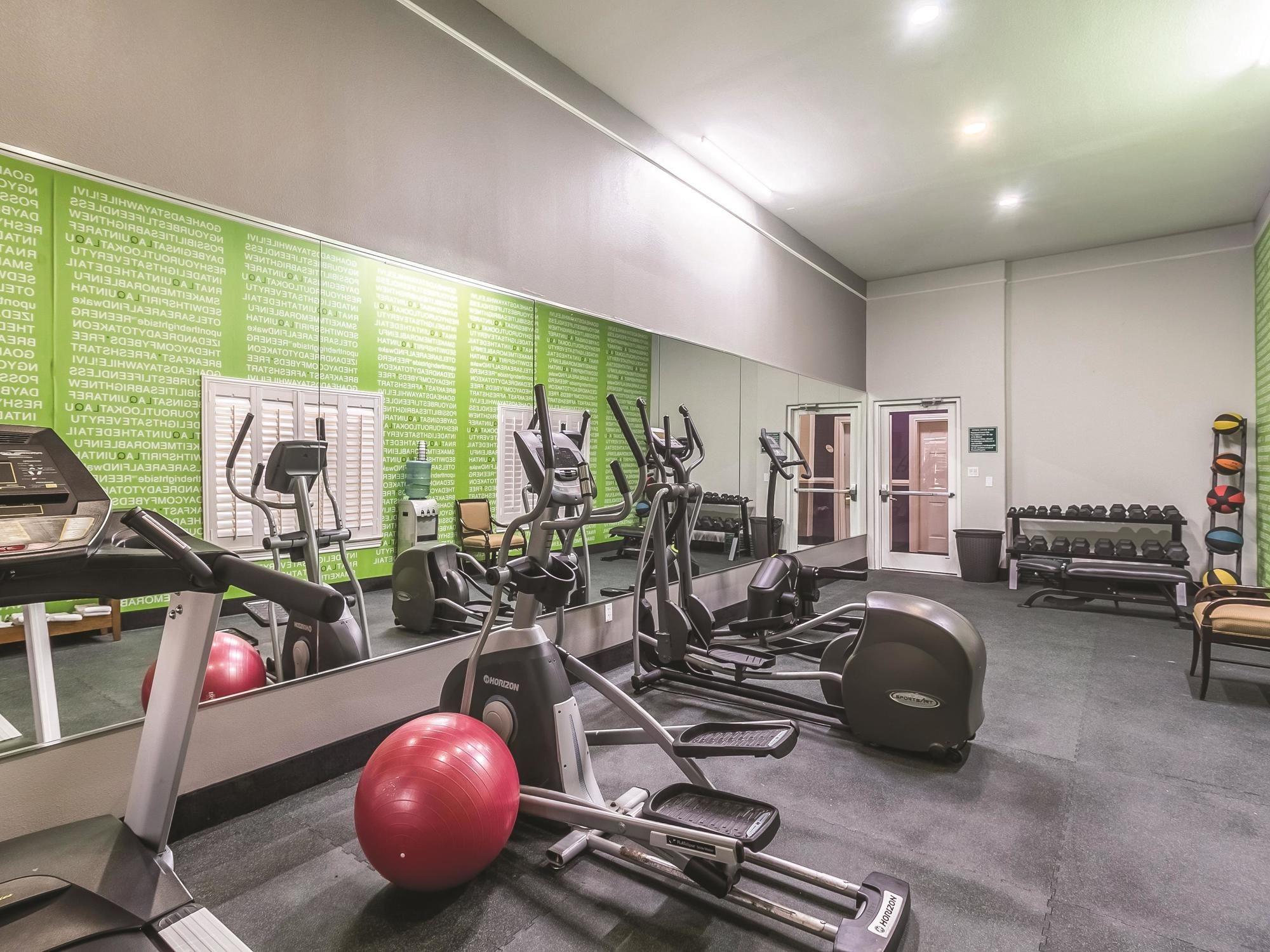 La Quinta Inn & Suites by Wyndham Alamo McAllen East - photo 2