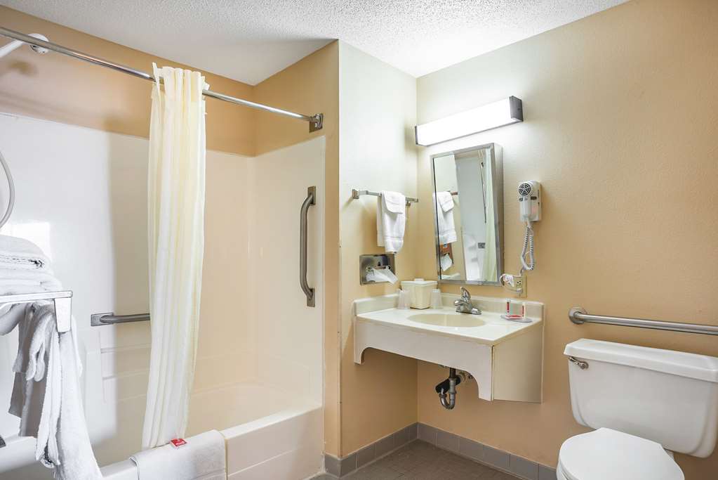 Econo Lodge Princeton - photo 16