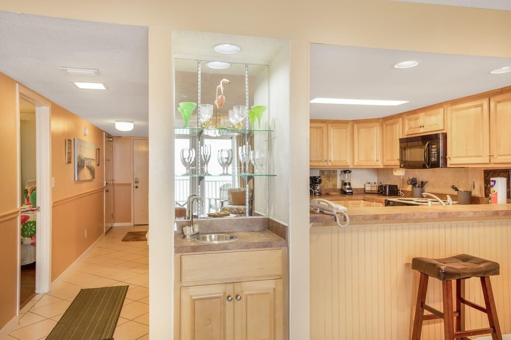 Romar Tower 5A by Vacation Homes Collection - photo 15