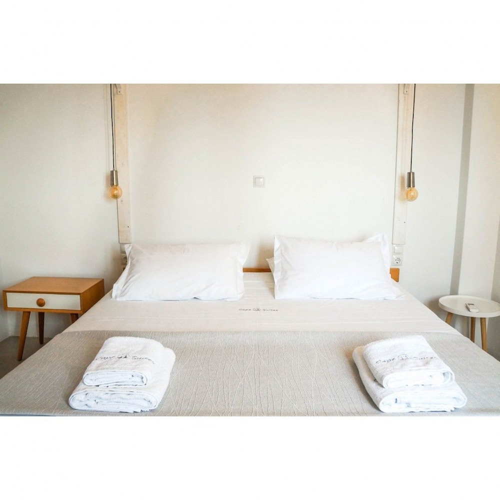 Cape Suites - carbon neutral hotel in Kythnos