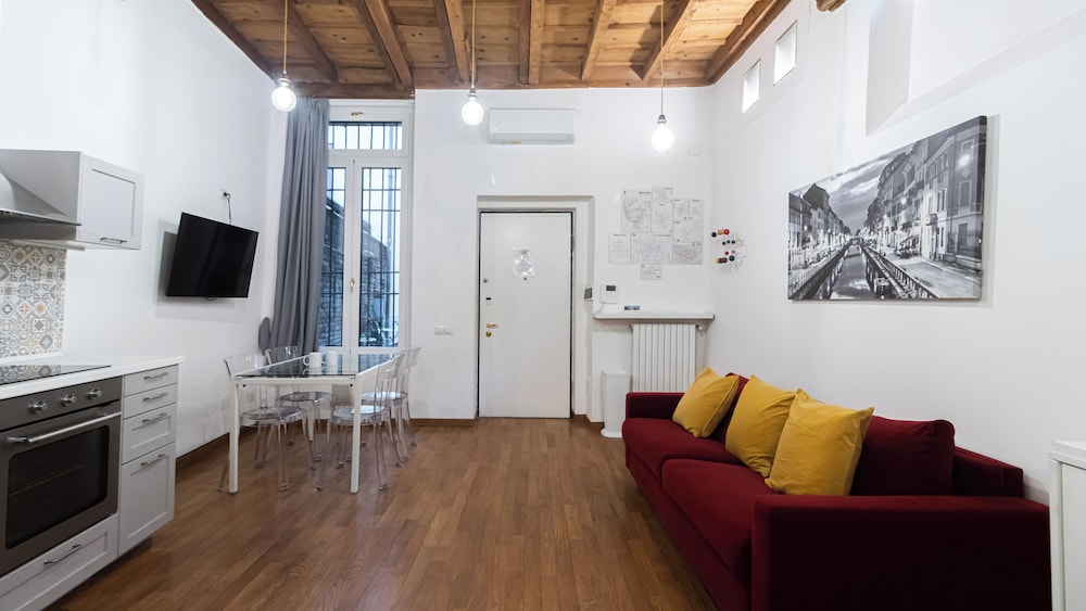 Italianway Porta Ticinese 67 — 4-Star Luxury Hotel in Milan, Italy
