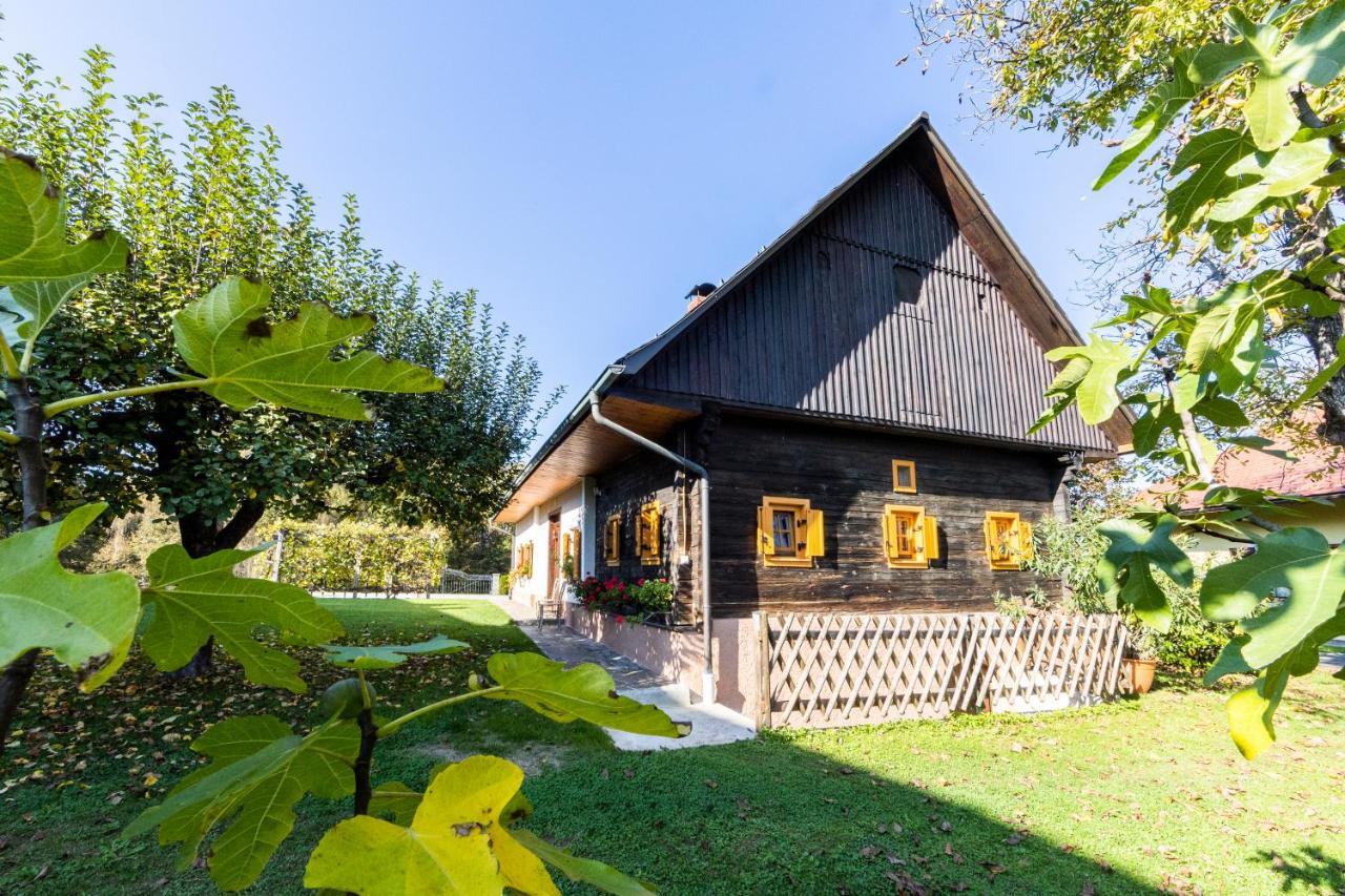 Das Ferienhaus mit Sauna Neu renoviertes Liebler Heimathaus mit Sauna aus Zirben Altholz einer Styrian Whisky Relaxing Lounge sowie großer Panoramaterrasse — hotel in Eibiswald