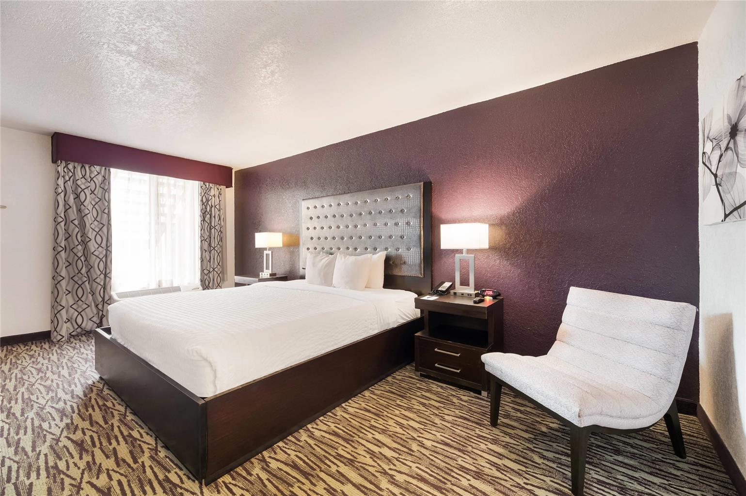 Clarion Inn & Suites Across From Universal Orlando Resort - photo 36