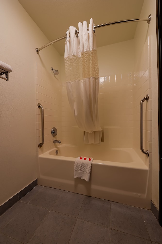Siletz Bay Beachfront Hotel by OYO Lincoln City - photo 98