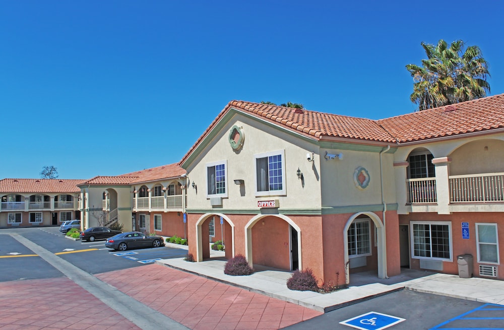 Crystal Inn Suites & Spas - photo 37