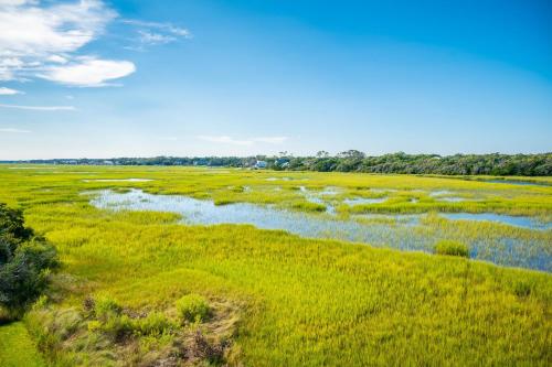 Coastal Living by Oak Island Accommodations - photo 33