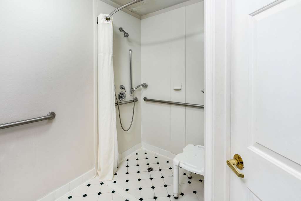 La Quinta Inn & Suites by Wyndham Phoenix West Peoria - photo 18