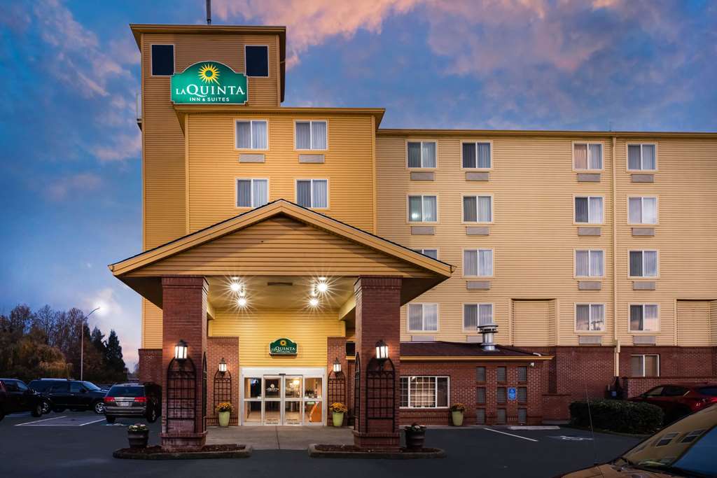 La Quinta Inn & Suites by Wyndham Portland Airport - photo 4