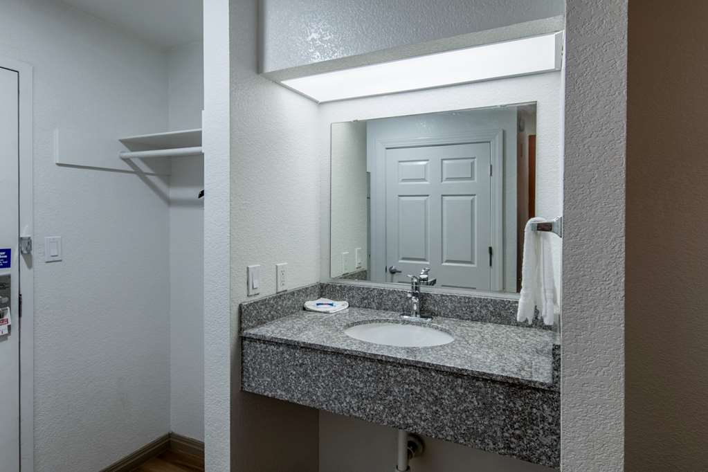 Motel6 Hutchins TX - photo 21