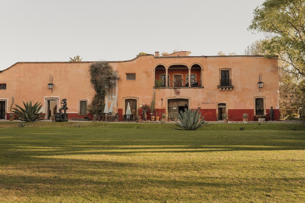 Hacienda Sepulveda Hotel & SPA