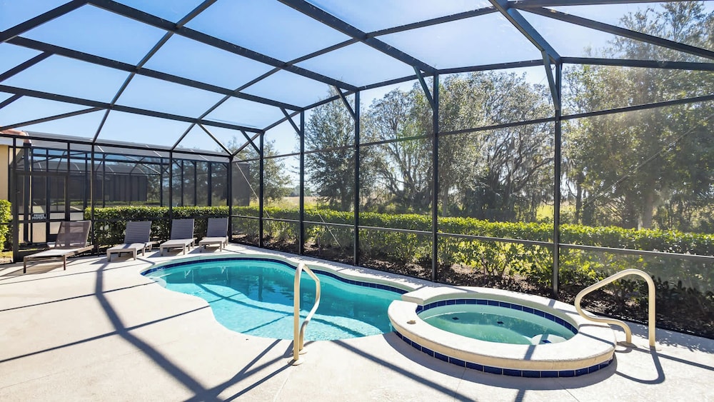 Sun soaked At Solterra — 4-Star Luxury Hotel in Davenport, United States