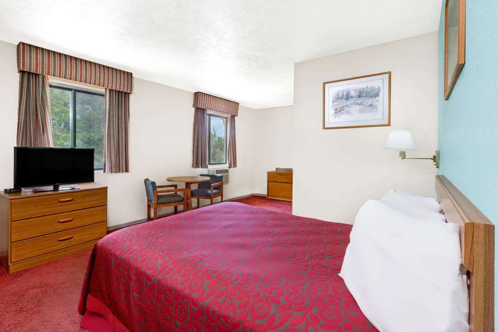 Days Inn by Wyndham Warrensburg - photo 8